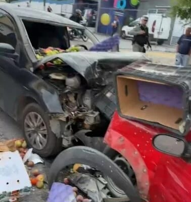 Grave acidente entre dois carros deixa um morto e dois feridos na Zona Oeste de Natal