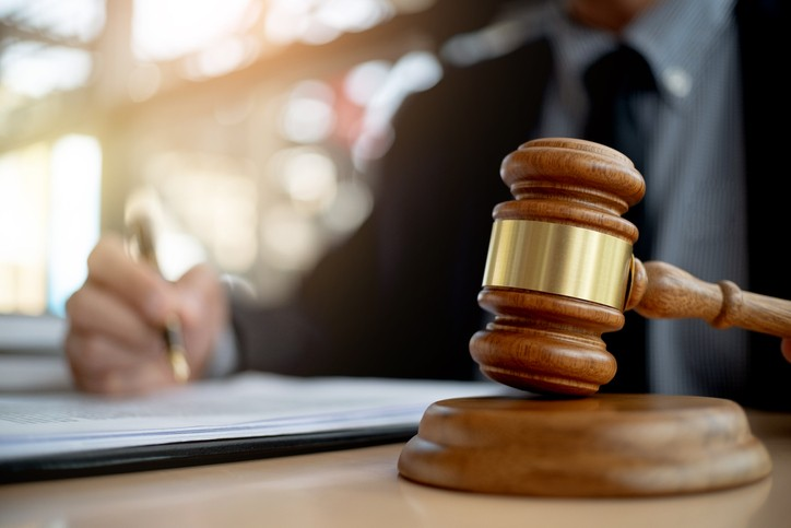 Justiça do RN bloqueia R$ 147 mil do Estado para tratamento de criança com quadro grave